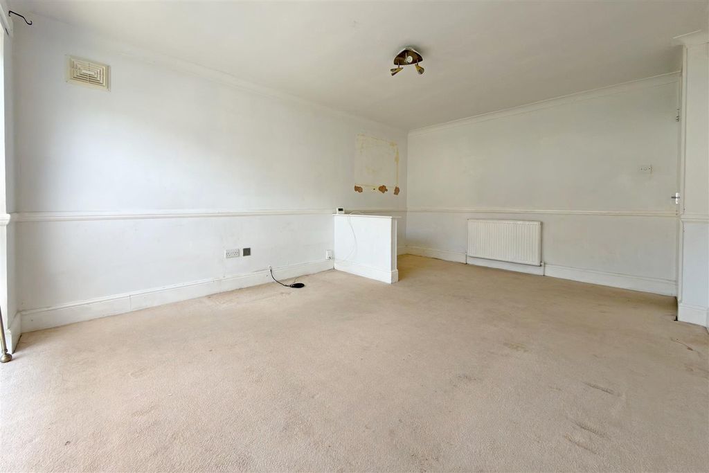 Property photo 3 of 10 Lounge/Diner