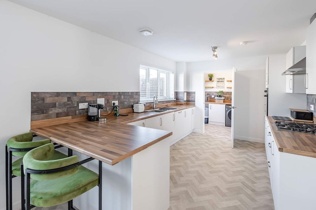 Property photo 3 of 22 Kitchen/Diner