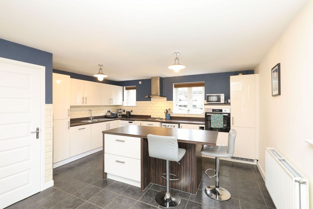 Property photo 2 of 22