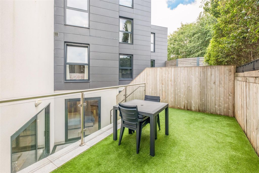 Property photo 3 of 20 Flat 2 The Point-24.Jpg