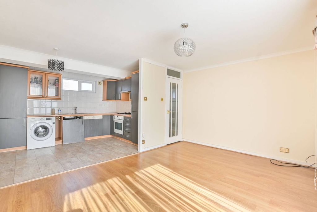 Property photo 3 of 10