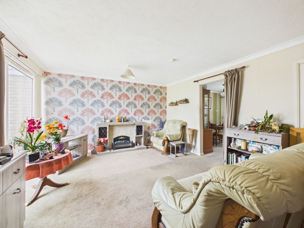 Property photo 2 of 12 Lounge