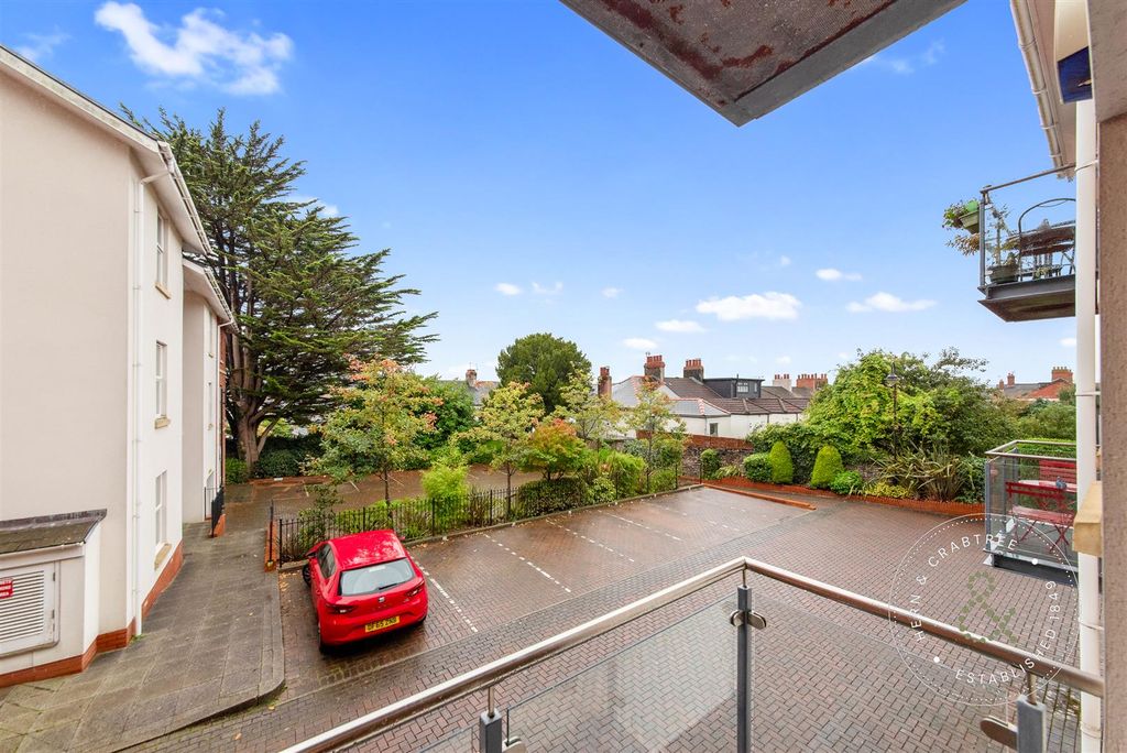 Property photo 1 of 15 Clive-Hall-Court-14.Jpg