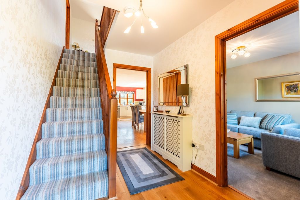 Property photo 3 of 27