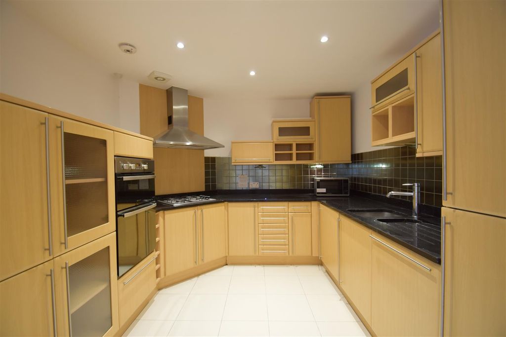 Property photo 2 of 8 Kitchen