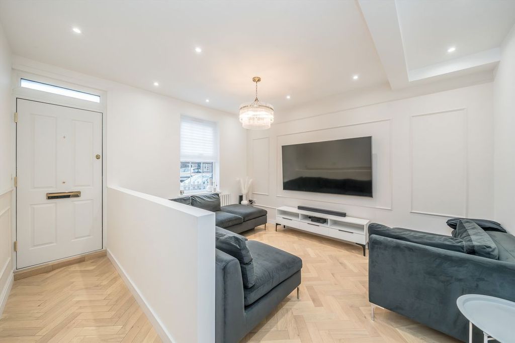 Property photo 2 of 8