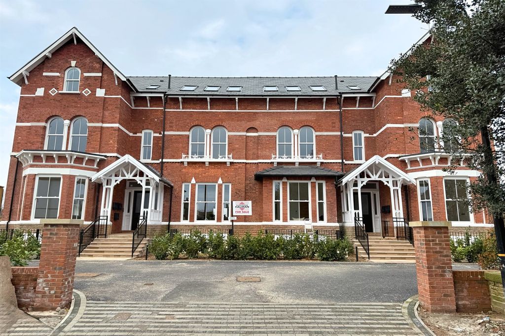 Property photo 1 of 9 (Main)