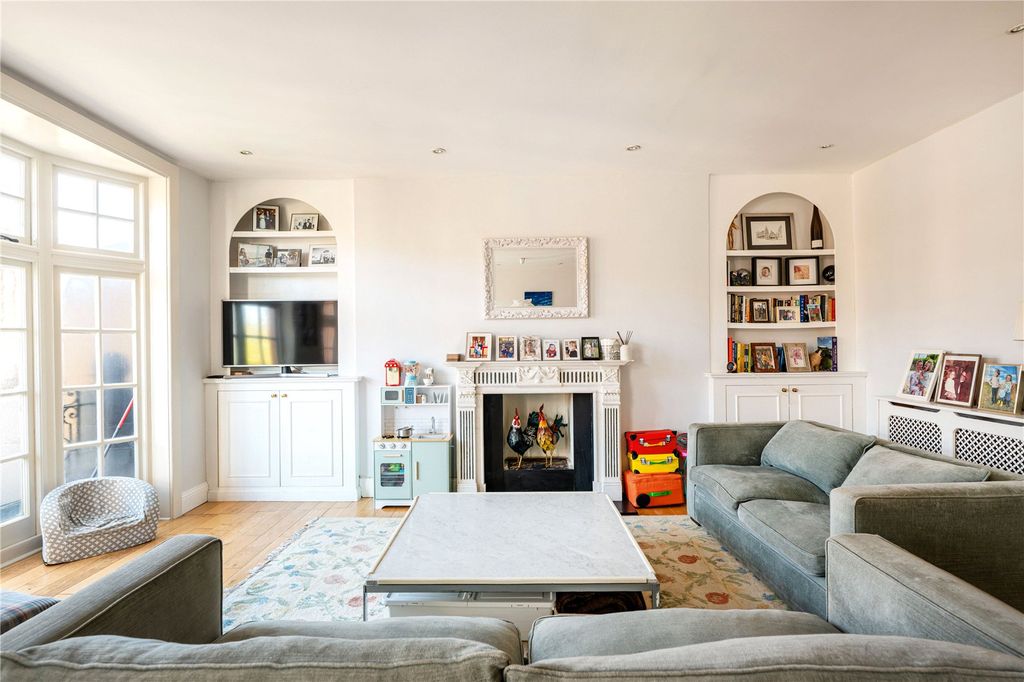 Property photo 3 of 13 Reception