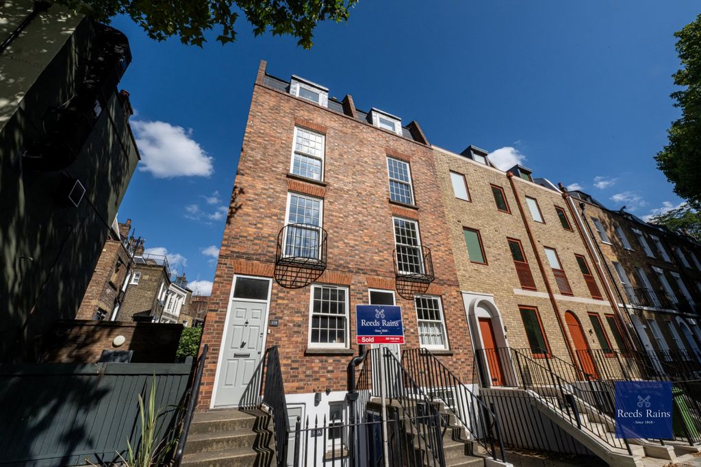 Property photo 1 of 12 Lambeth Road