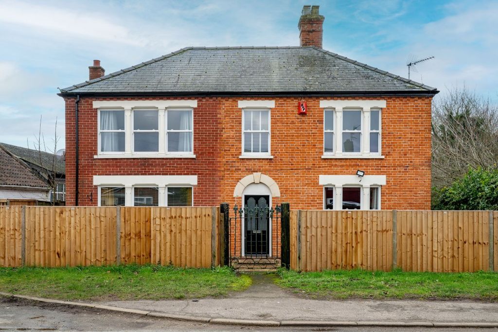 Property photo 1 of 28