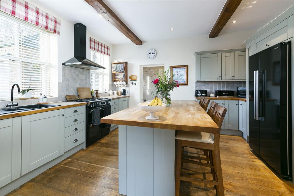 Property photo 2 of 26 039 - North End House.Jpg