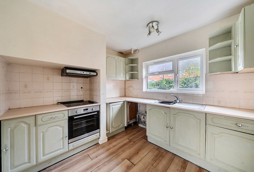 Property photo 3 of 17 Kitchen