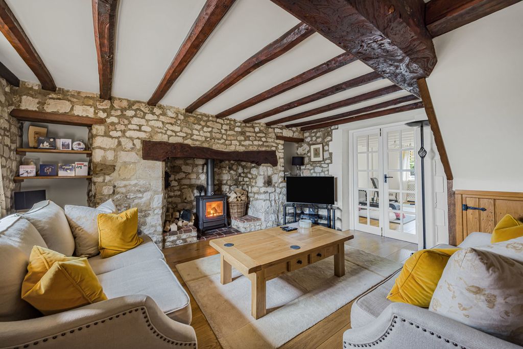 Property photo 2 of 28 Living Room