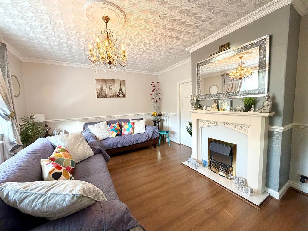 Property photo 2 of 18 Lounge