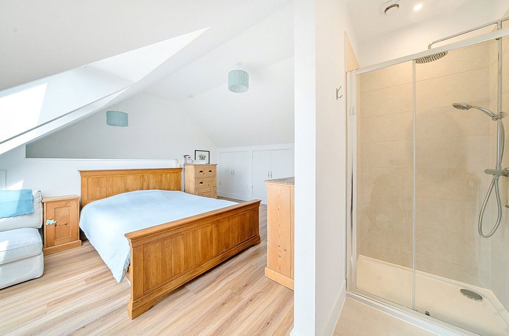 Property photo 3 of 21 Bedroom One