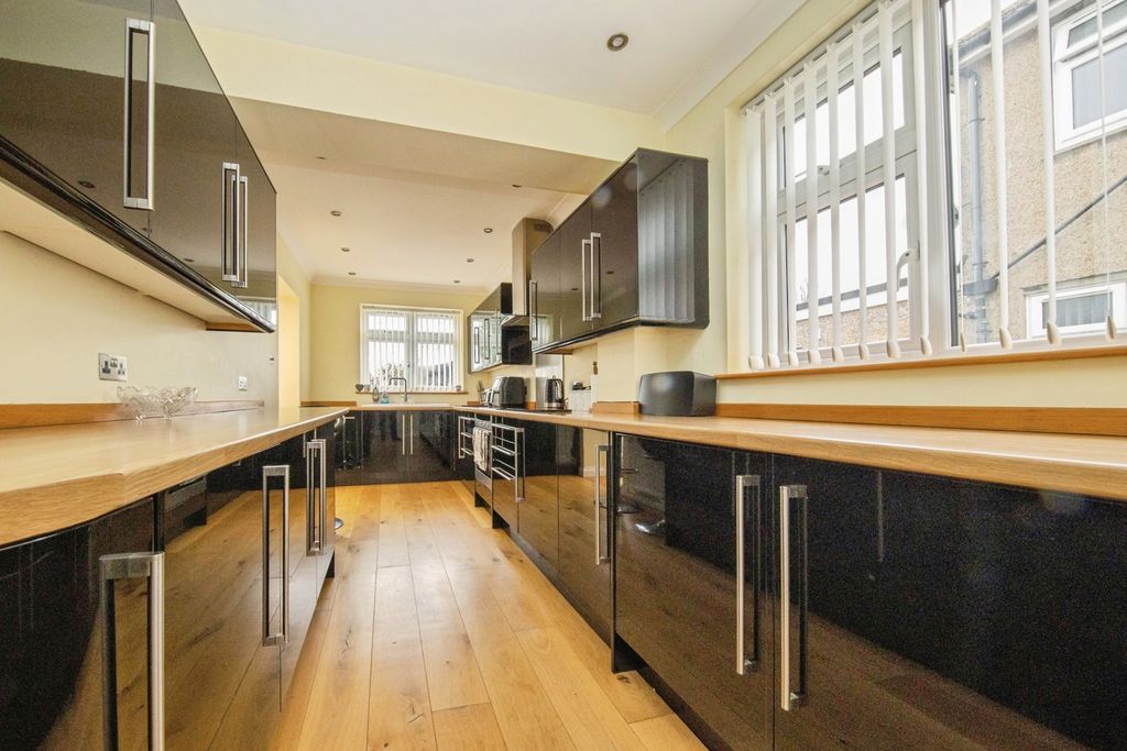 Property photo 3 of 20 Pbox-Img.Jpg