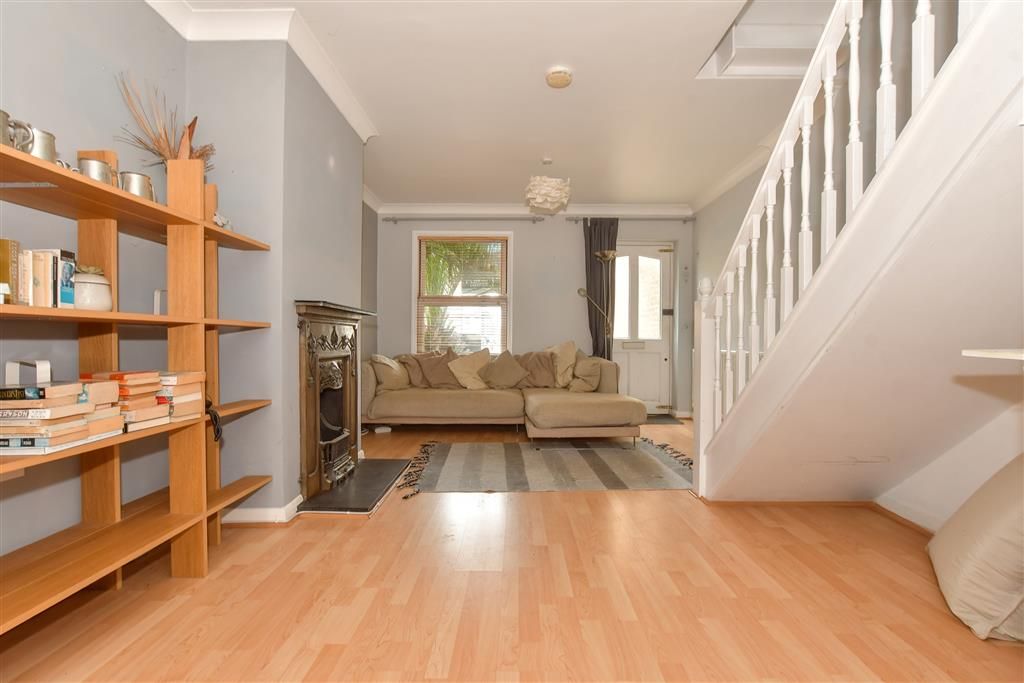 Property photo 3 of 13 Lounge