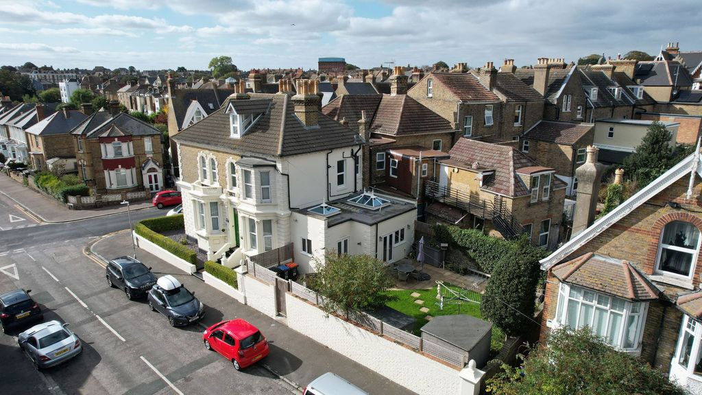 Property photo 1 of 21