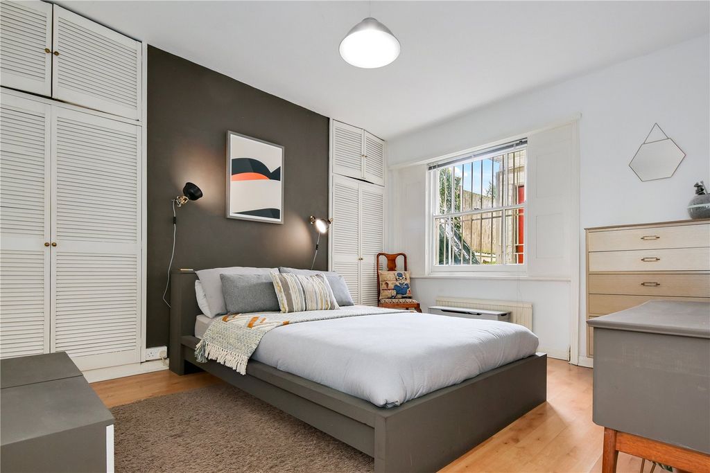 Property photo 3 of 17 Bedroom
