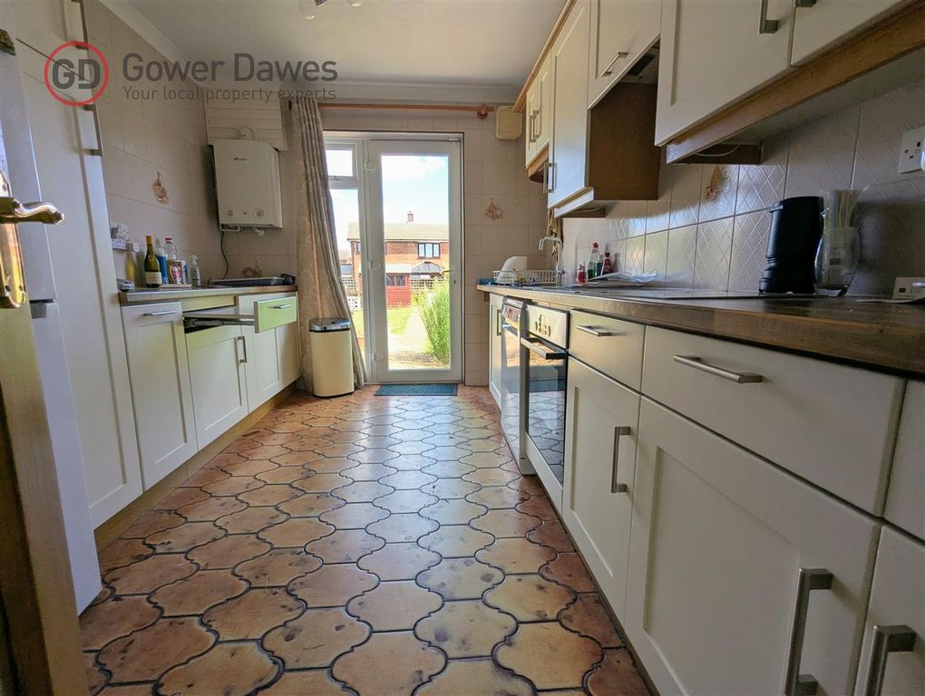 Property photo 2 of 13 Kitchen
