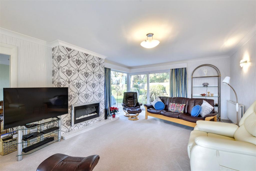 Property photo 2 of 34 Lounge_1.Jpeg