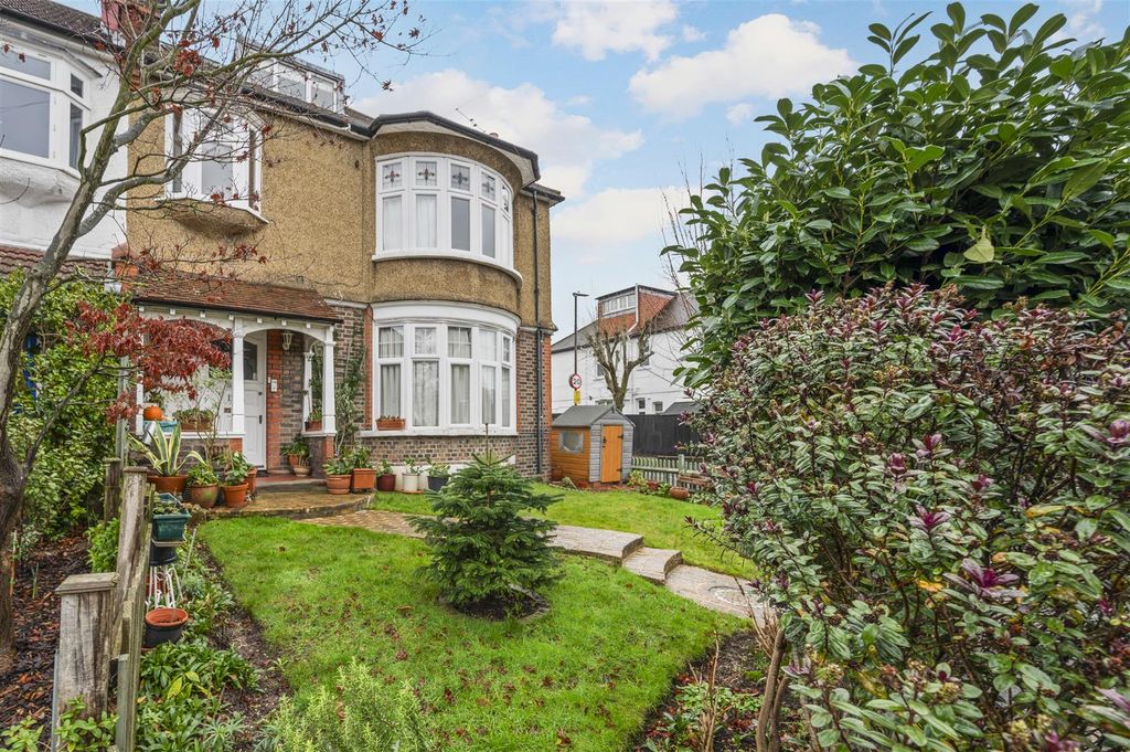 Property photo 1 of 18 128A Pepys Road-7.Jpg