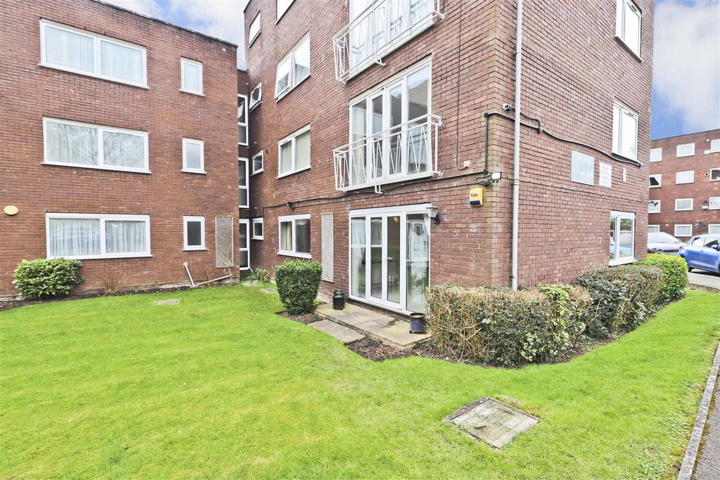 Property photo 3 of 11 Derby House