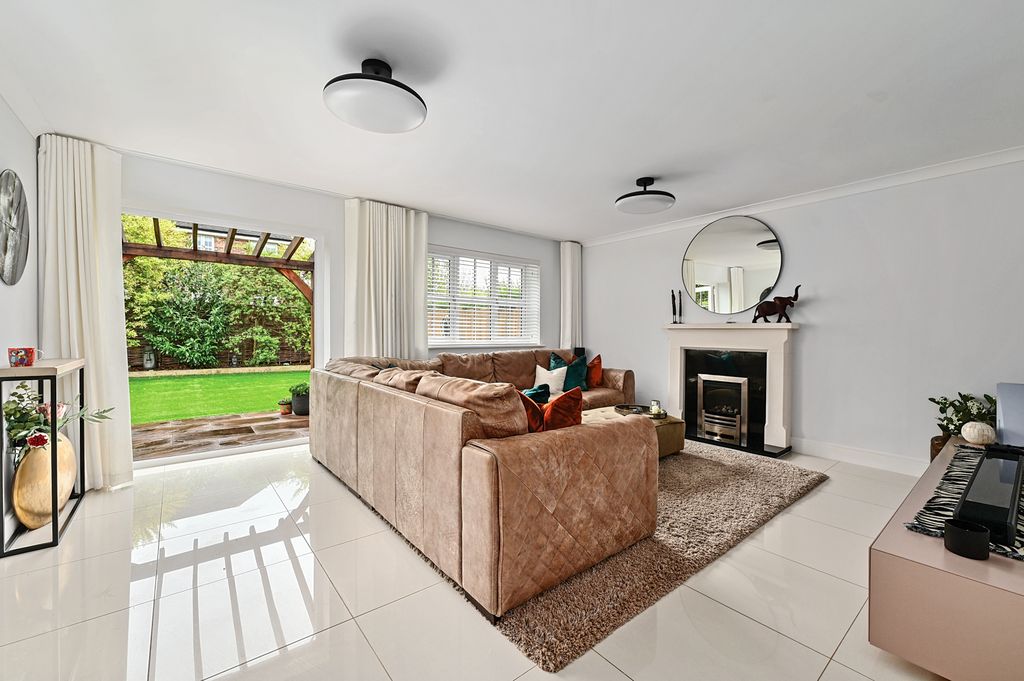 Property photo 2 of 12 149 Fleet Rd (8)