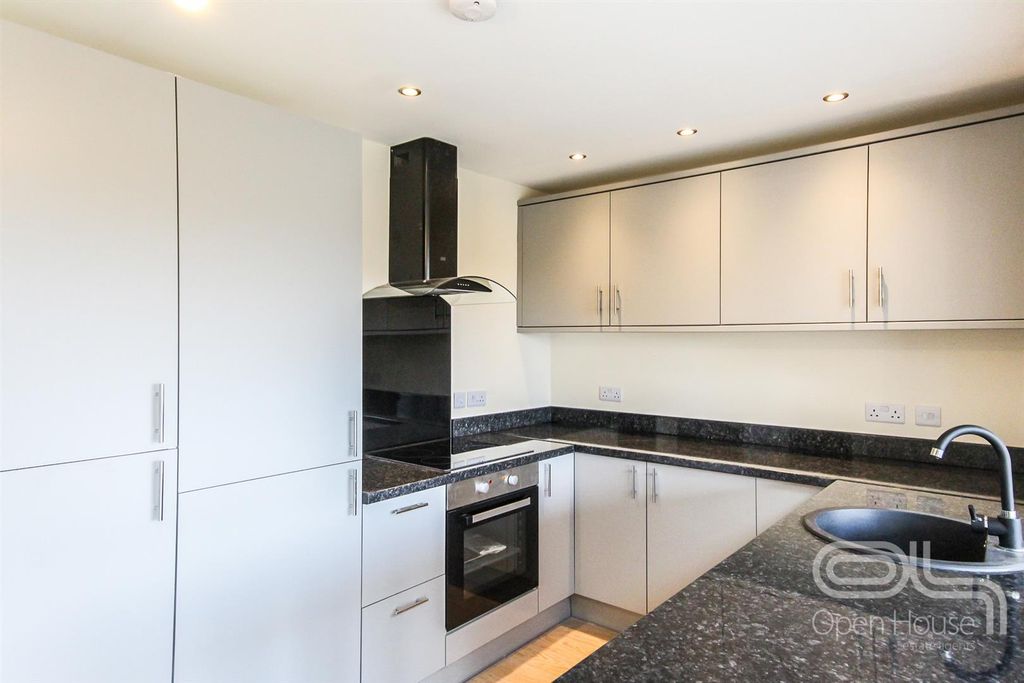 Property photo 3 of 14 Kitchen