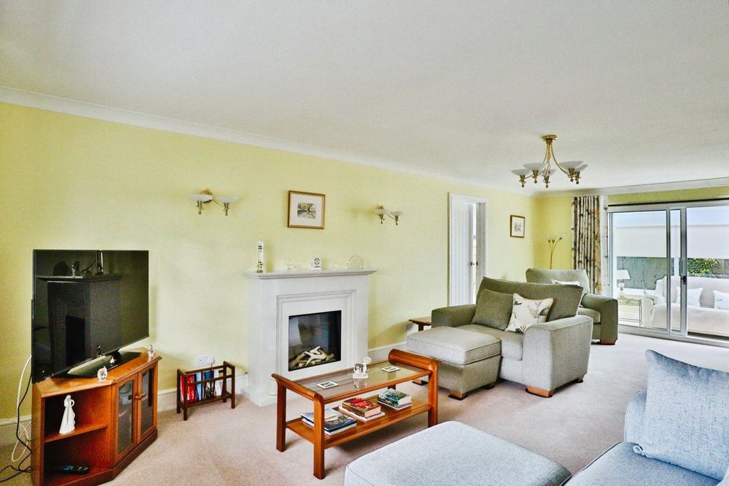 Property photo 2 of 32