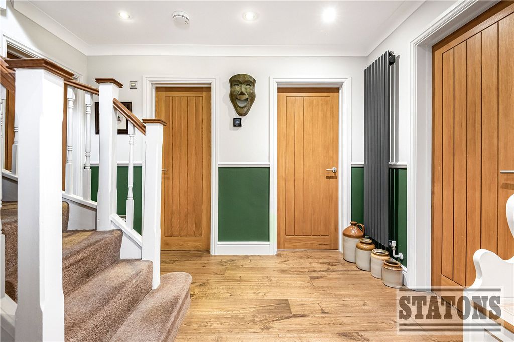 Property photo 2 of 27 Picture No. 24