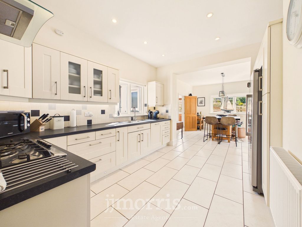 Property photo 2 of 37