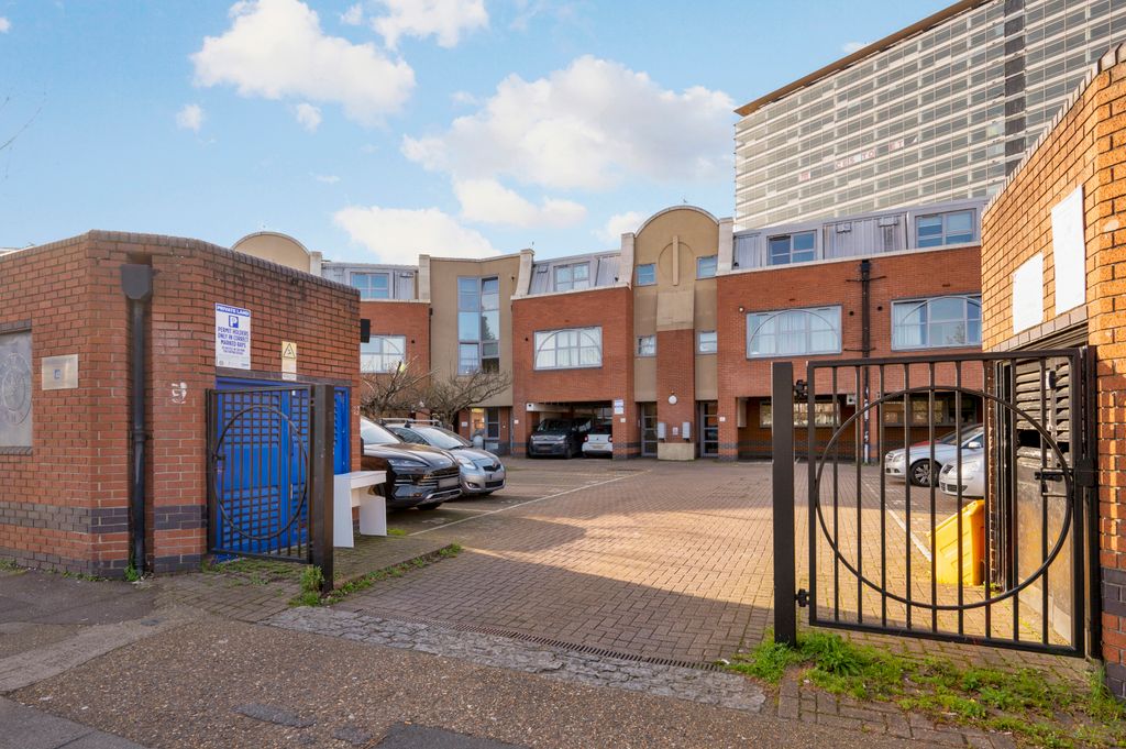 Property photo 2 of 6 Picture No. 11