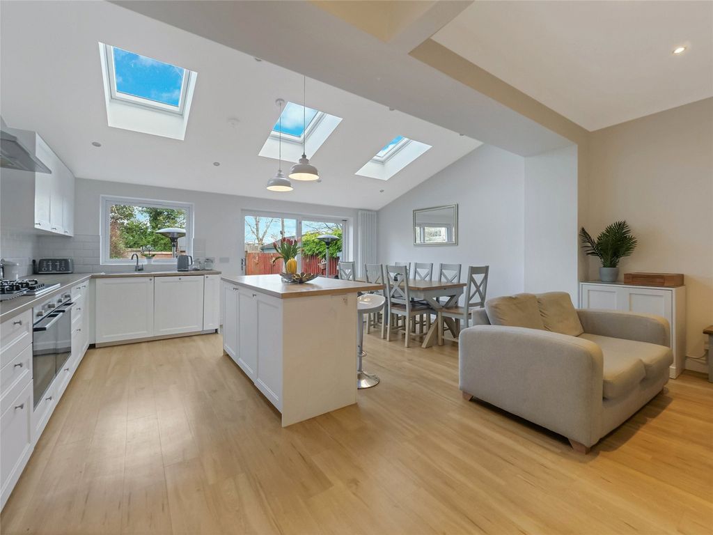 Property photo 3 of 20 Picture No. 06