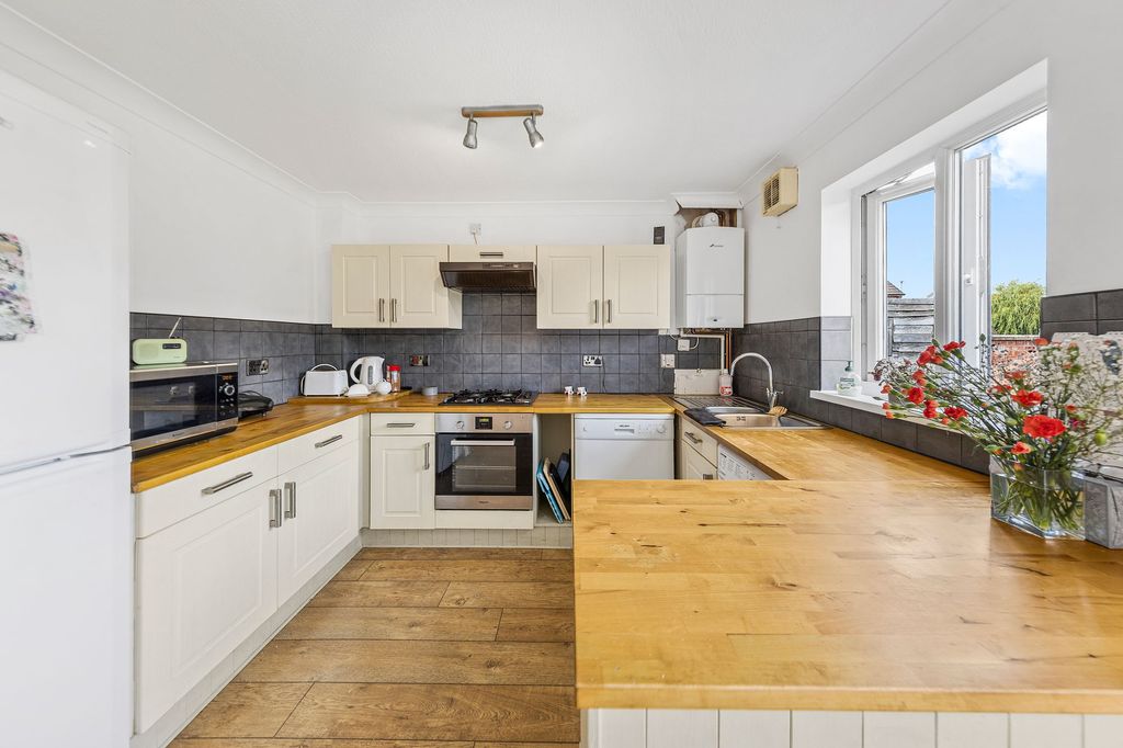 Property photo 2 of 16