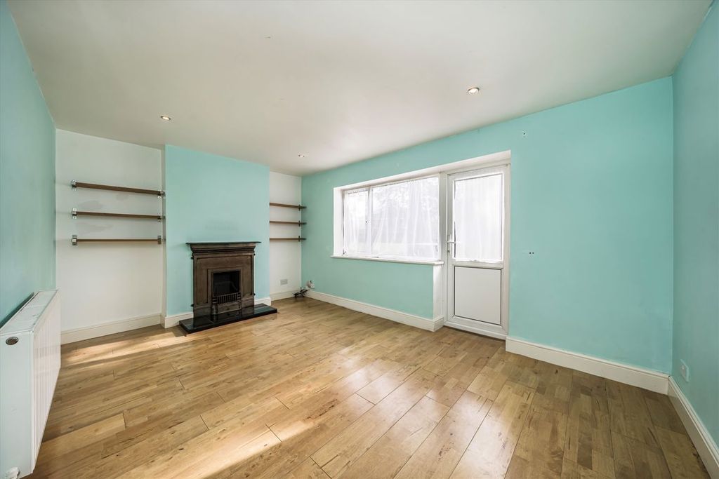 Property photo 2 of 6