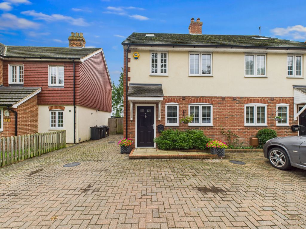 Property photo 1 of 12 3Â Bedroom Semi Detached House For Sale