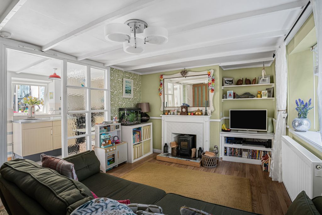 Property photo 3 of 17 Living Room