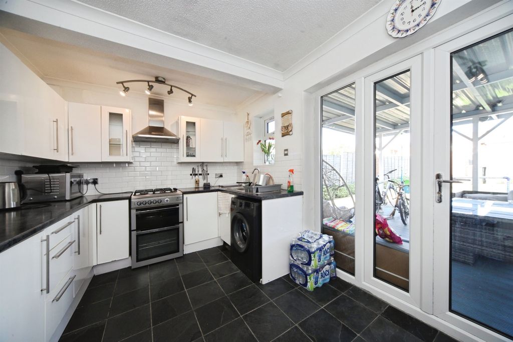 Property photo 2 of 13