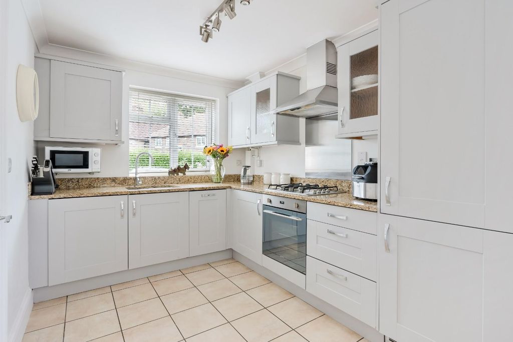 Property photo 2 of 21 Buckland Road (16).Jpg