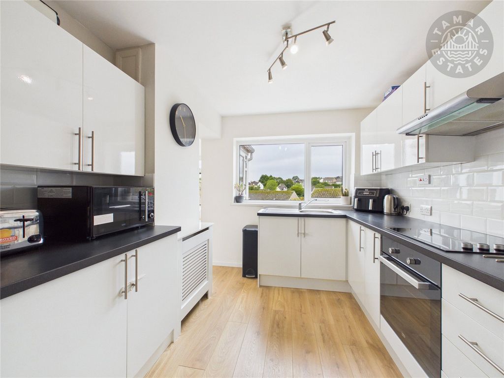 Property photo 2 of 15 Kitchen