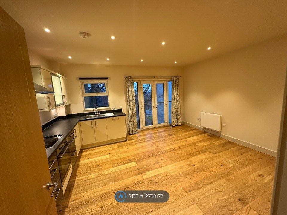 Property photo 2 of 12 Kitchen/ Sitting Room