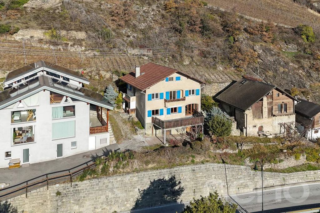 Property photo 3 of 12