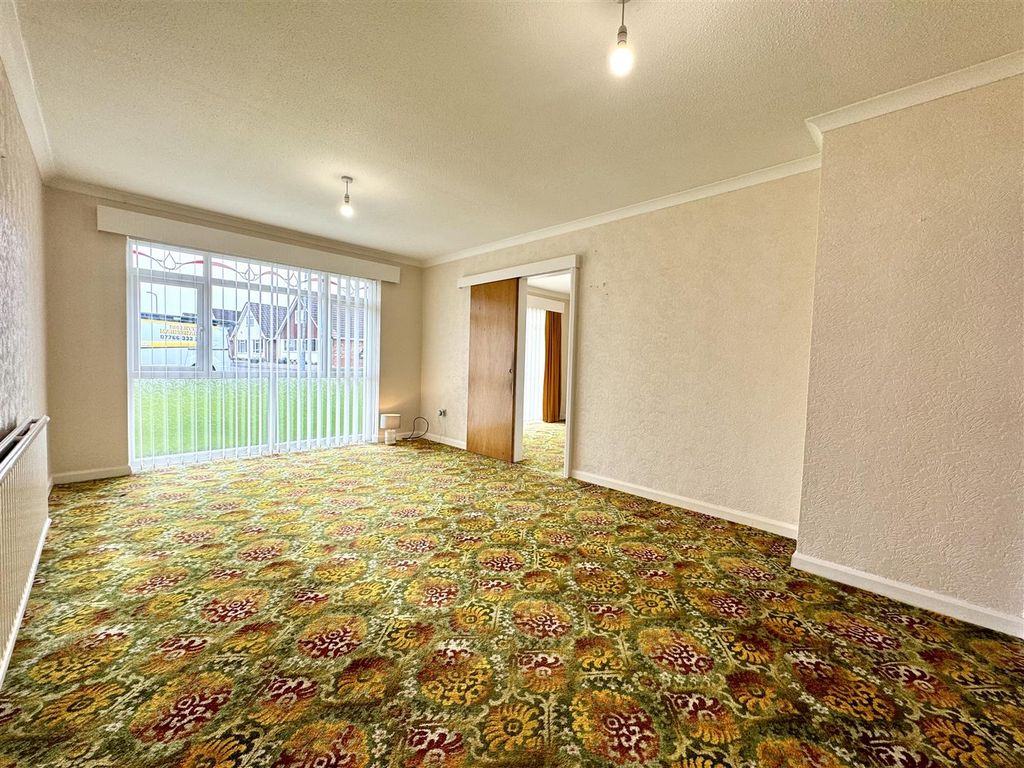 Property photo 2 of 24 Lounge
