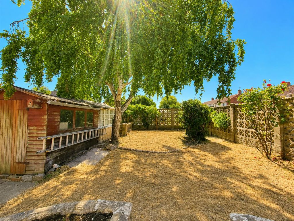 Property photo 2 of 12 Garden