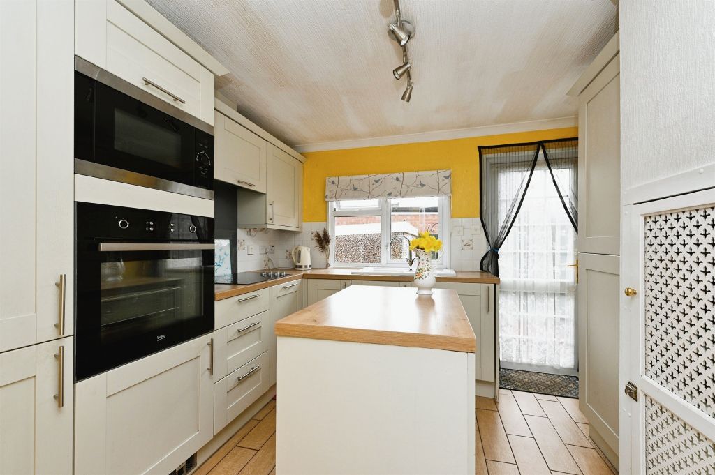 Property photo 2 of 17