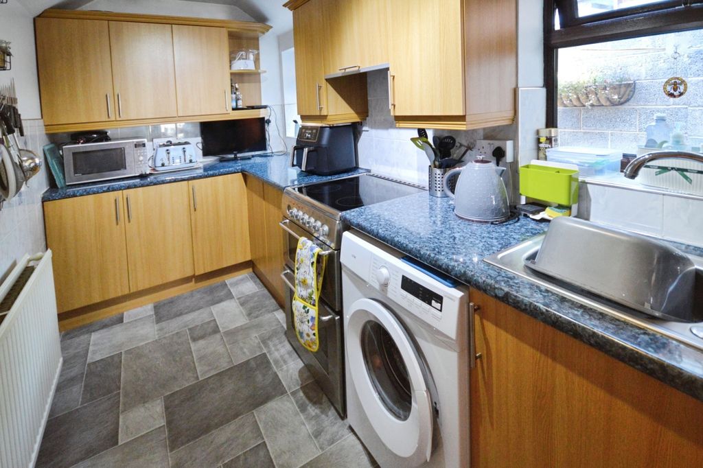 Property photo 2 of 16 Kitchen