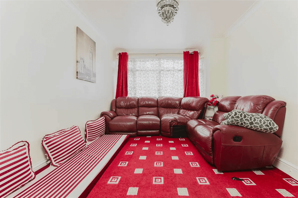 Property photo 1 of 10 Three Bedroom Semi Detached House For Sale In Hayes Ub4
