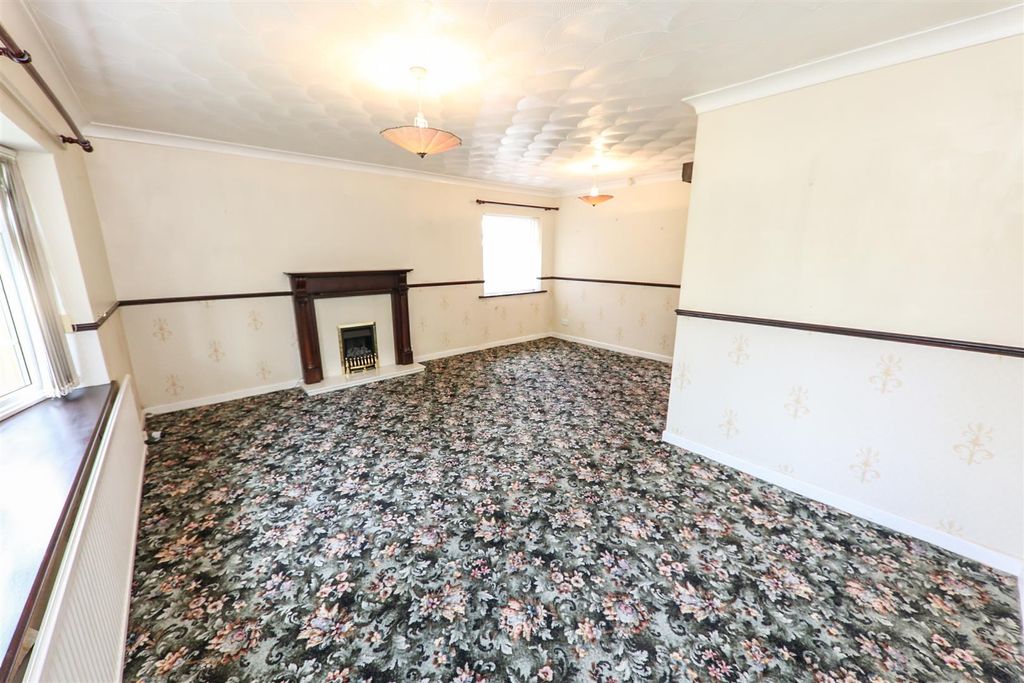 Property photo 3 of 16 Open Plan L Shaped Lounge/Dining Room