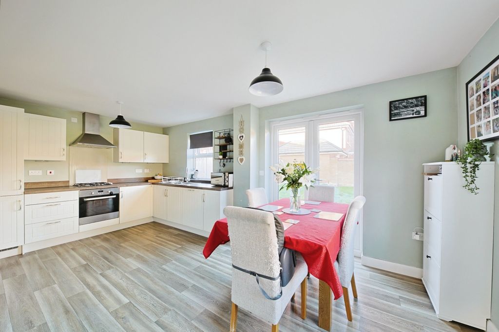 Property photo 3 of 11 3746628